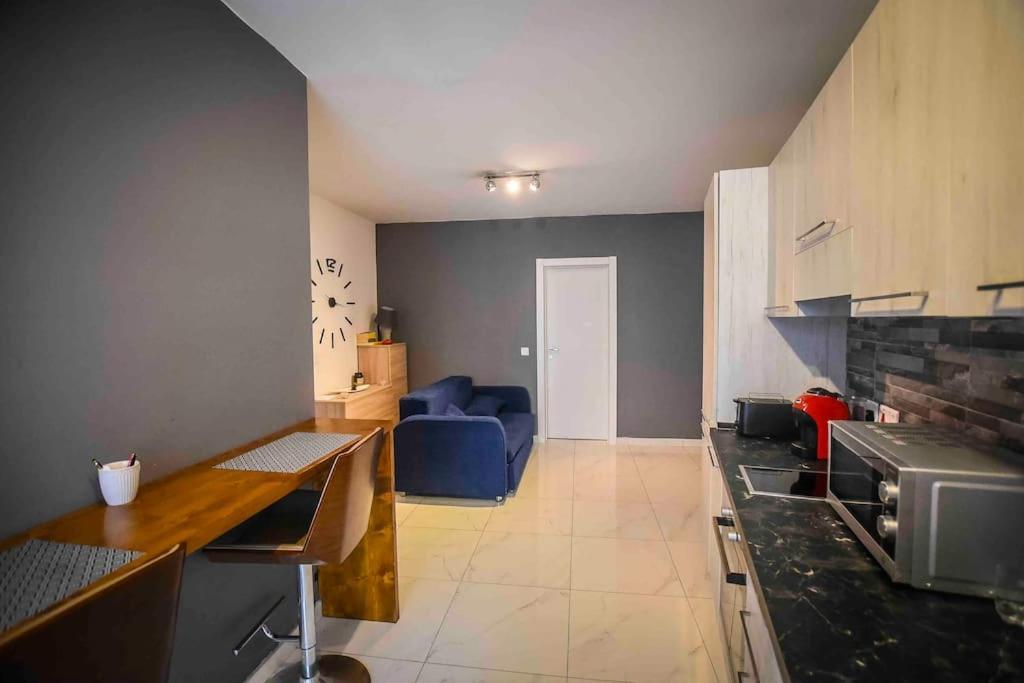 Apartment Stylish 1 Bedroom In C11a *